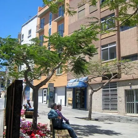 S/c De Tenerife, 1 *
